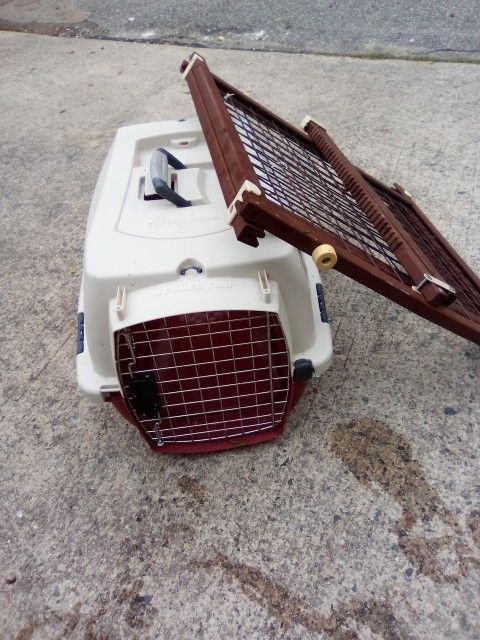 Small Dog Kennel +Gate 20.00