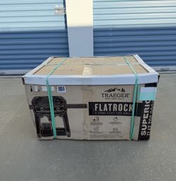 Traeger Flatrock 2-Zone Flat Top Grill