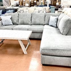 New Ashley Sectional 🔥🔥 IN STOCK 