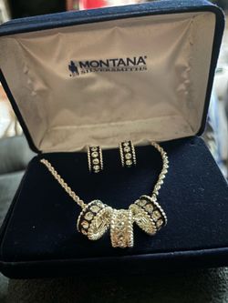 Earrings & necklace set