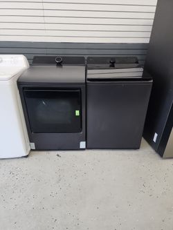 New LG 5.3 Cu.ft Washer And Electric Dryer Set