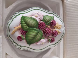 1986 LE CORDON BLEU Blackberries Jello Kitchen Mold