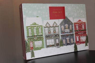 Pink Sky 1000 Piece Jigsaw Puzzle, “Christmas Town” 19 x 26 Holidays Gift Xmas