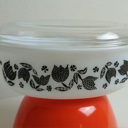 Vintage Pyrex Black Tulip 1.5 Casserole W/lid
