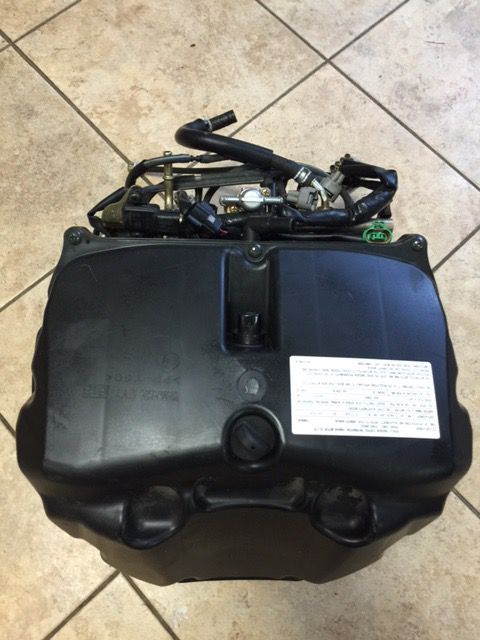 2004 05 06 Yamaha R1 intake box, fuel injector, throttle body and K&N filter