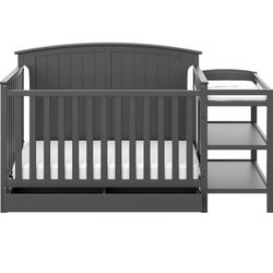 Baby Crib with Changing table and storage 