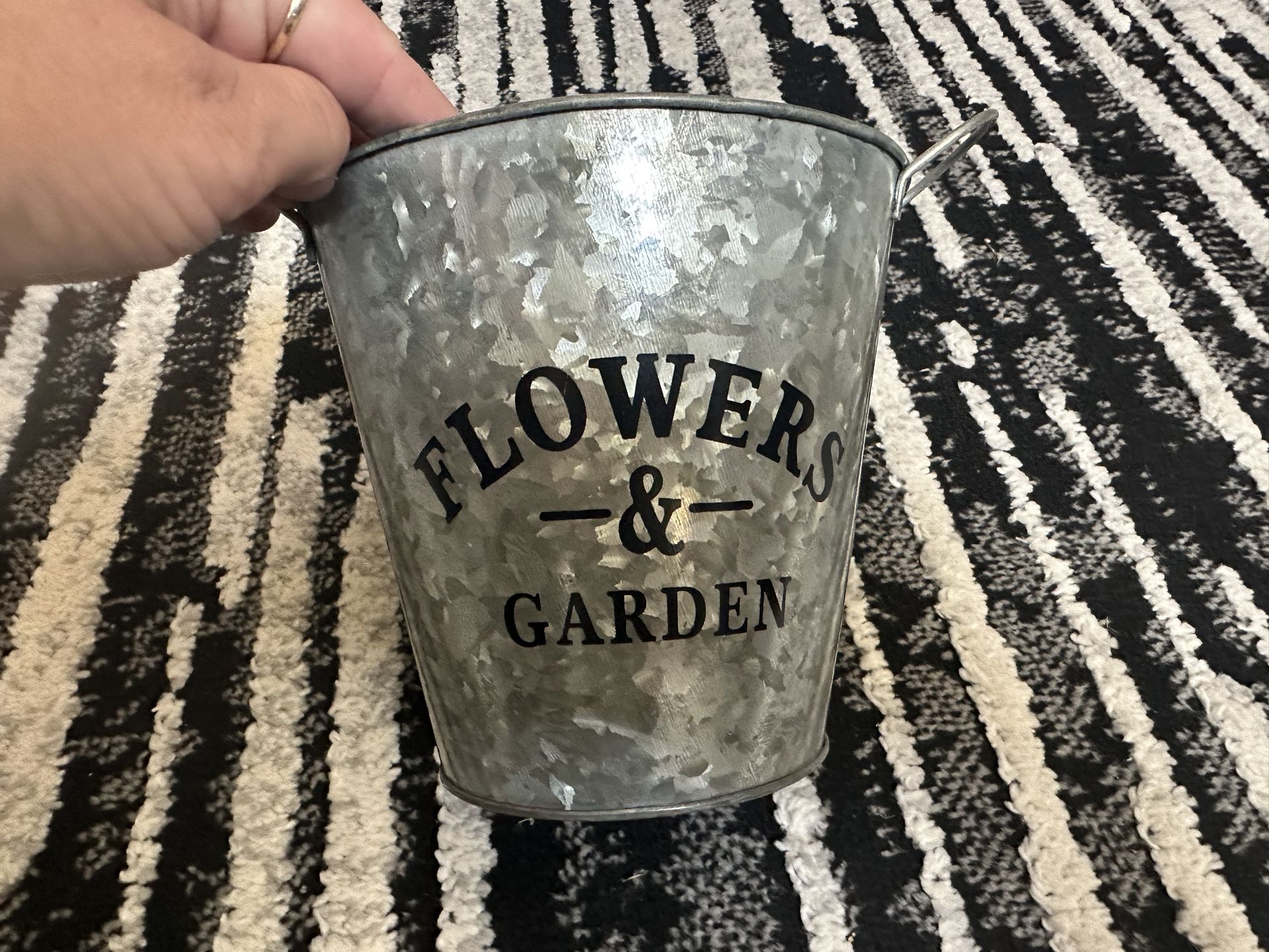 Flowers And Garden Theme Galvanize Metal Bucket/pot