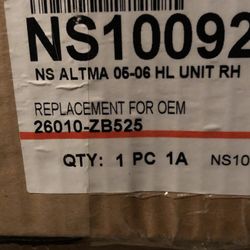 Brand New Head Light For A Nissan Altima 05-06 Year