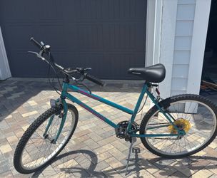Ladies Schwinn 10 Speed bicycle