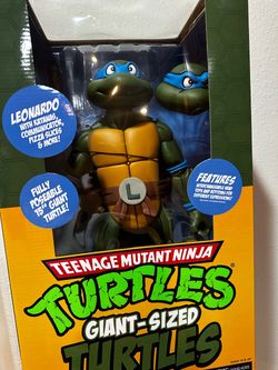 Nickelodeon TMNT Giant-Sized Turtles Leonardo 15in Fully Poseable + Gear