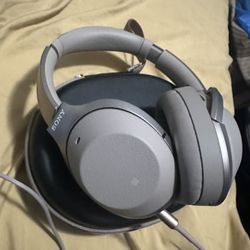 SONY WIRELESS HEADPHONES BLUETOOTH NOISE CANCELATION 