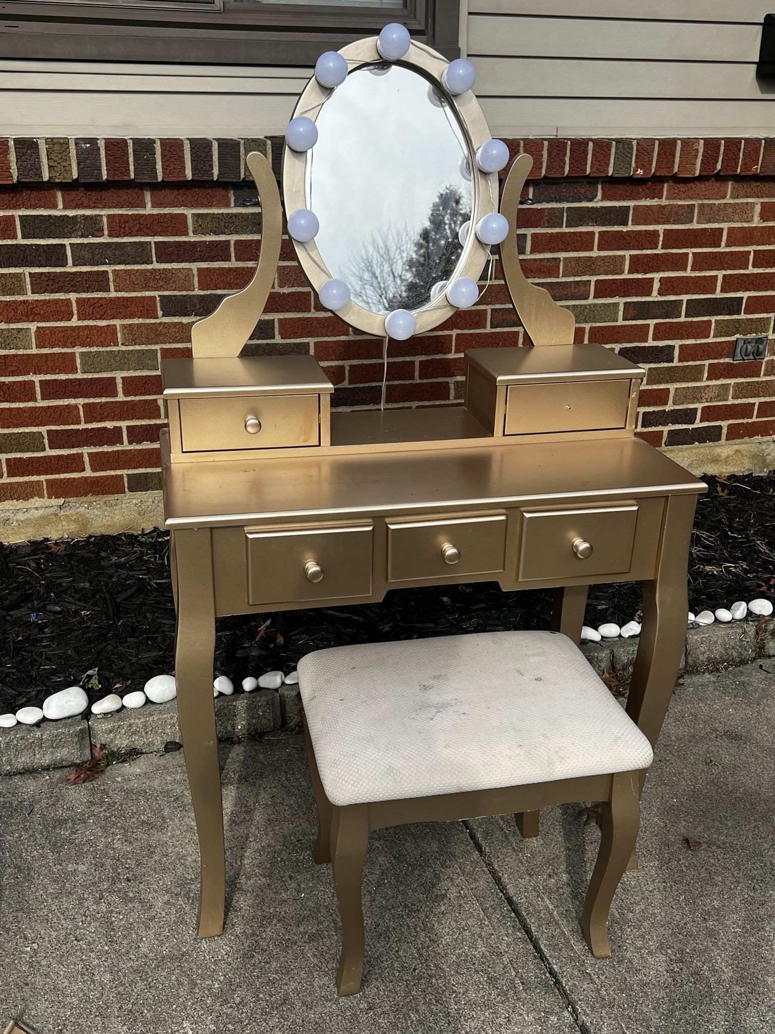 Gold Vanity Set with Lighted Mirror