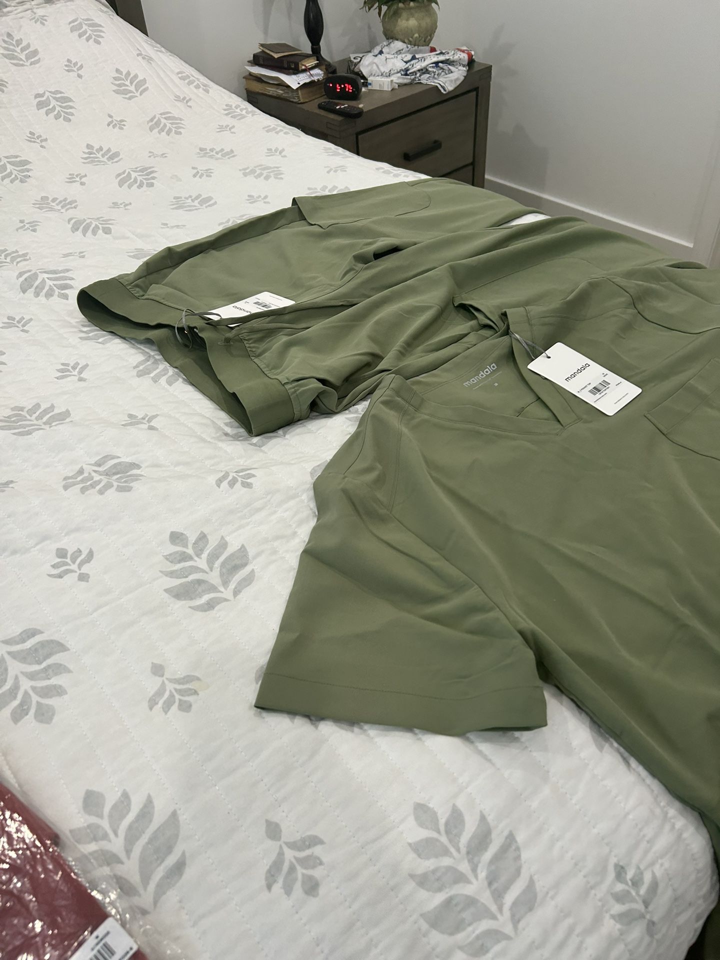 Mandala Men’s Scrub Set