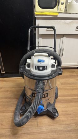 HART 8-gallon stainless steel wet/dry vacuum