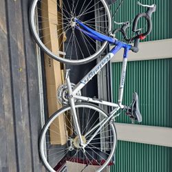 Raleigh R400 road biken 