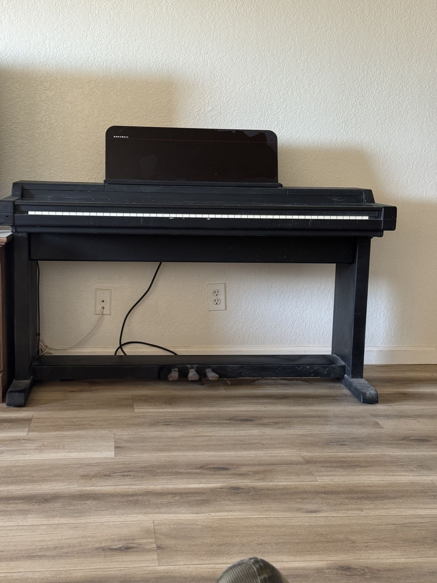 Free Paino bench too