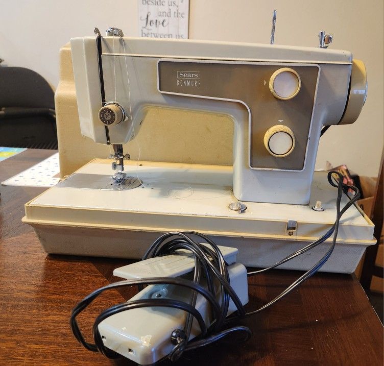 Sears Kenmore Model 5186 Sewing Machine W Petal