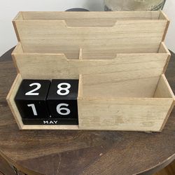 Wooden Block  Calendar And Organizer 