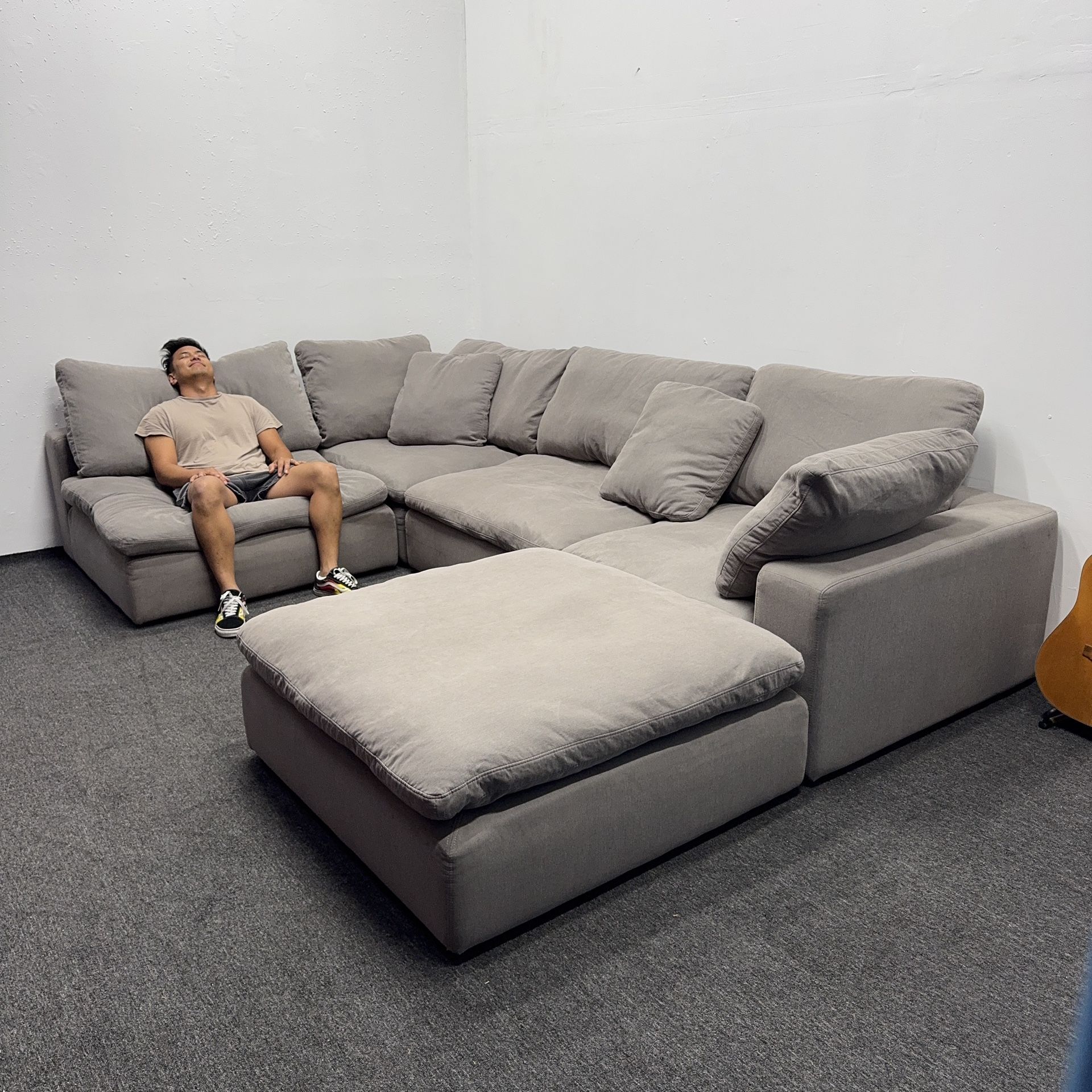 Half Priced Modular Cloud Sectional 5 pc (4 + 1 ottoman) - In Amazing Condition - We can deliver