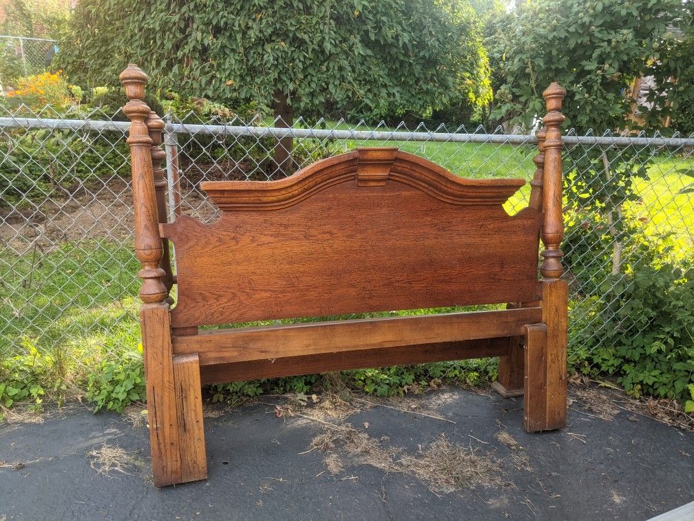 Queen Size Bed In Need Of Refinishing