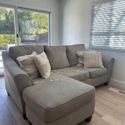 Couch with Pull Out Bed and Movable Chaise