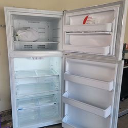 Frigidaire Refrigerator W/ Top Freezer