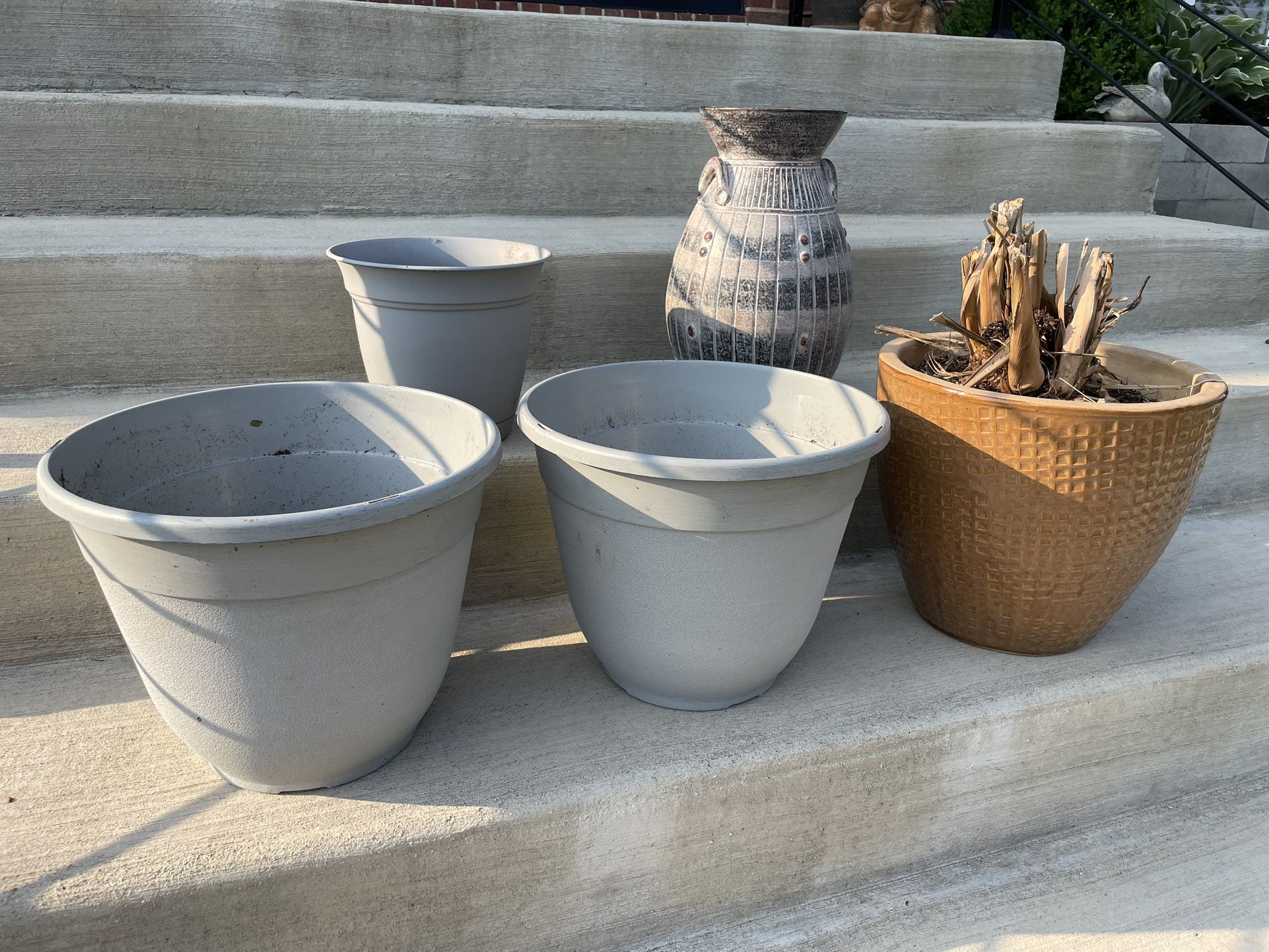 4 Plastic And Ceramic Planters, Ceramic vase