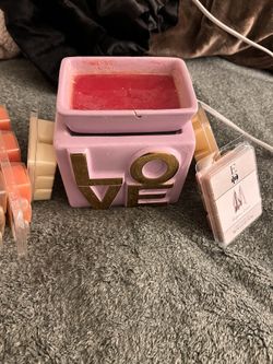LOVE Plug In Scentsy Warmer