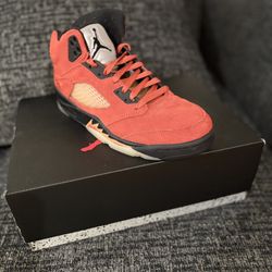 Jordan Women Red Suede High-Top, Size 7