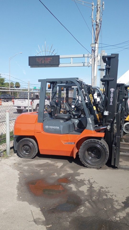 FORKLIFT TOYOTA 8000# DIESEL
