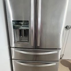 Refrigerator Whirlpool French Door NO ICE 