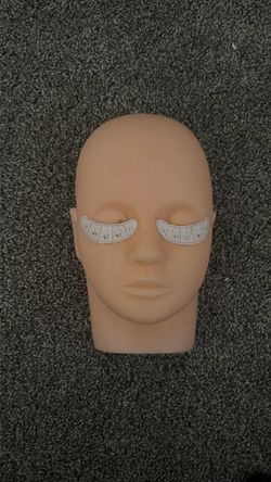 Face for eyelash practice