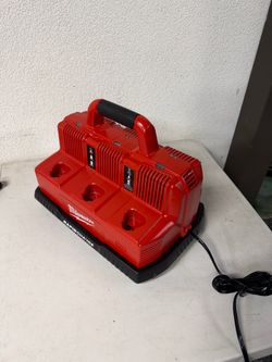 📌Milwaukee M12 and M18 12-Volt/18-Volt Lithium-Ion Multi-Voltage 6-Port Sequential Rapid Battery Charger (3 M12 and 3 M18 Ports) 👉PRECIO FIRME👉$170