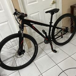  Specialized 29er Mountain Bike Good cond 15” Frame (Riders 5’4” 5’8”) Hydronic Disc Brakes Lockout Shocks New Saddle NEW LED multicolor Light $350