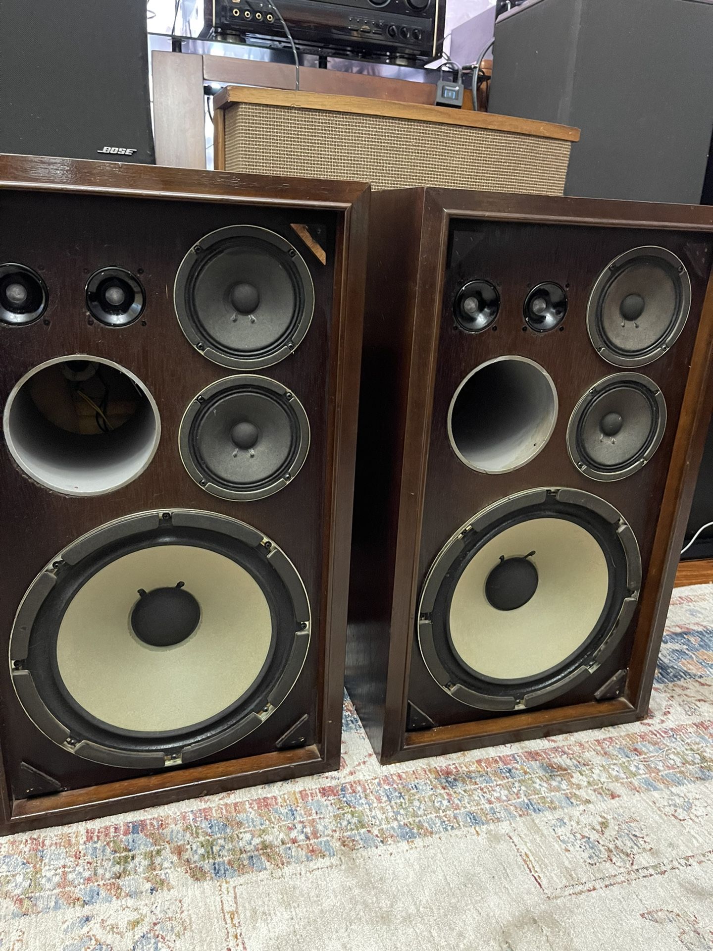 SANSUI SP 200 VINTAGE SPEAKERS GREAT CONDITION !