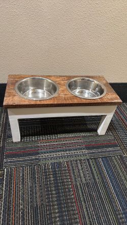 Wooden pet bowl holder