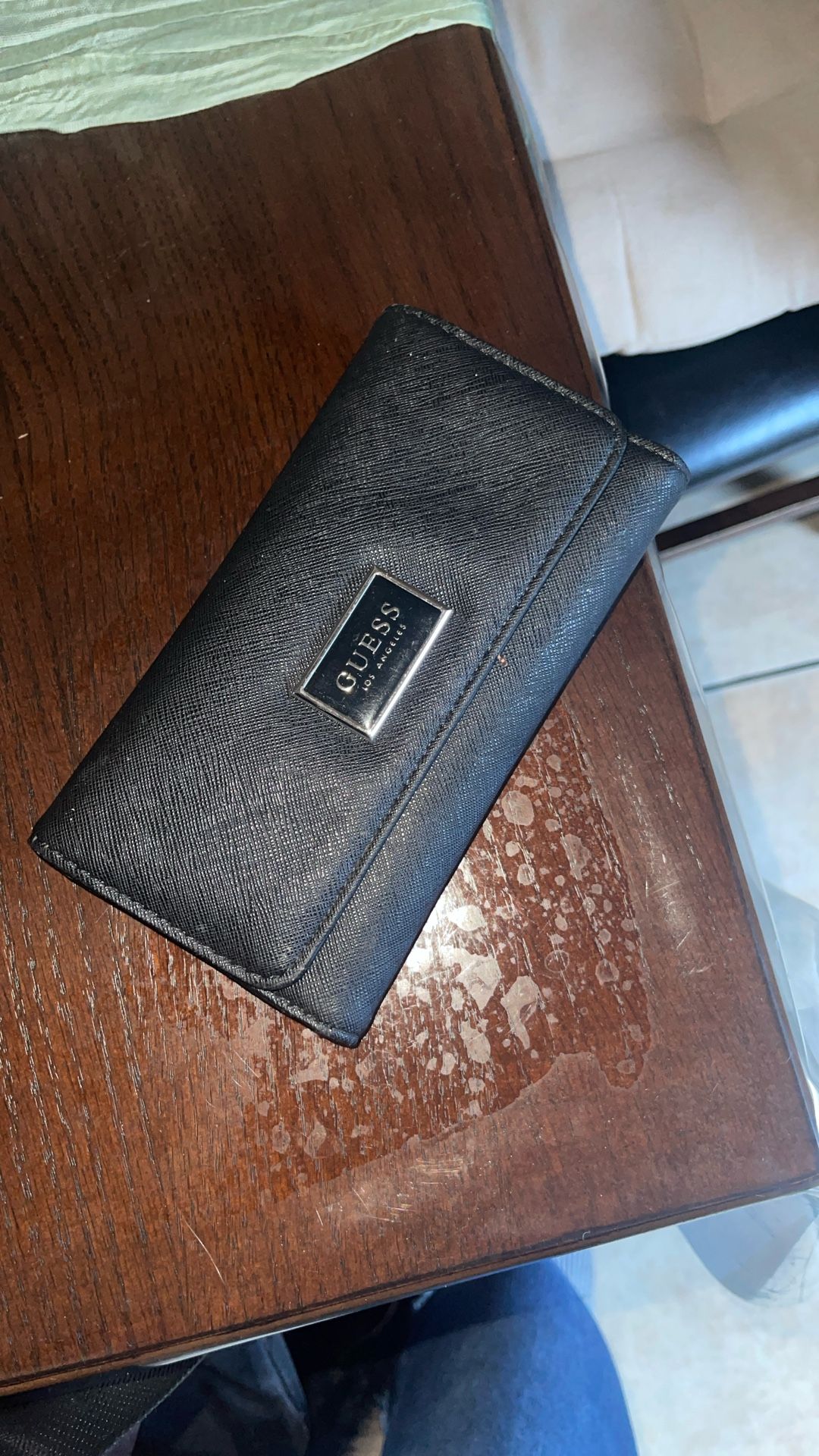 Wallet, Guess