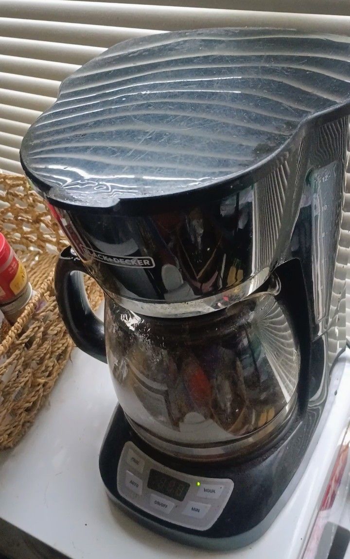 Black & Decker 12 Cup Coffee Pot / Coffee Maker