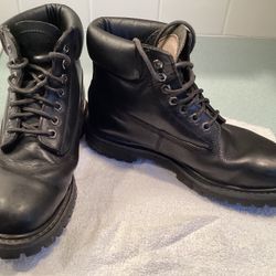 Preowned Vintage Viking Rugged Black Oil Resistant  and Waterproof Boots Men’s Size 7.5