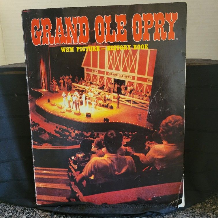 Opryland USA 1984 Grand Ole Opry WSM Picture History book Nashville Vol. 7 Ed. 3