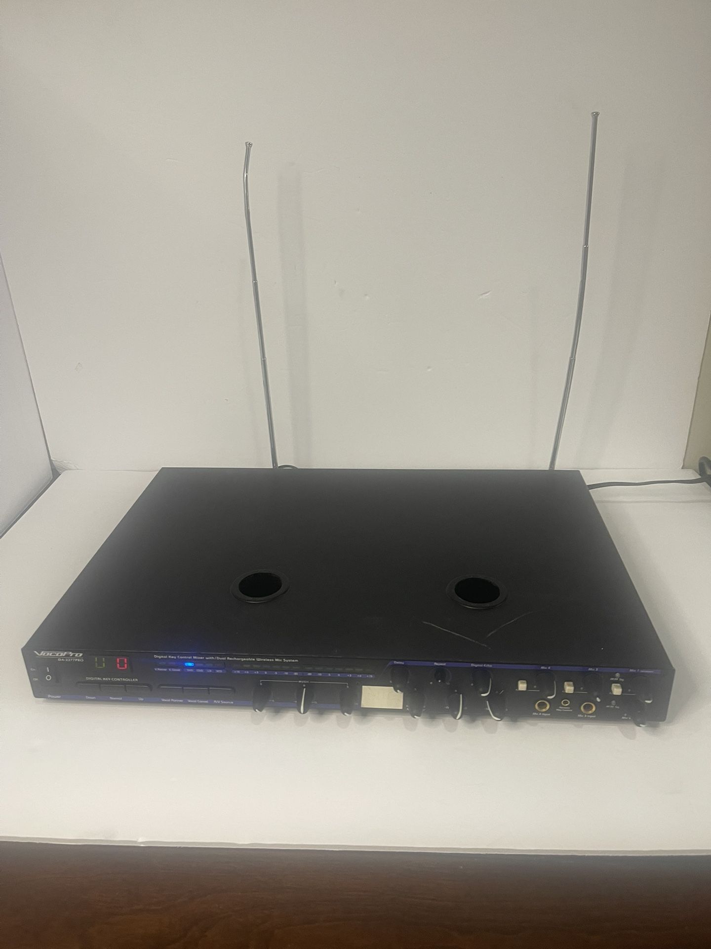 VOCOPRO DA-2277 Wireless Mic System with Integrated Digital Vocal Mixer unit
