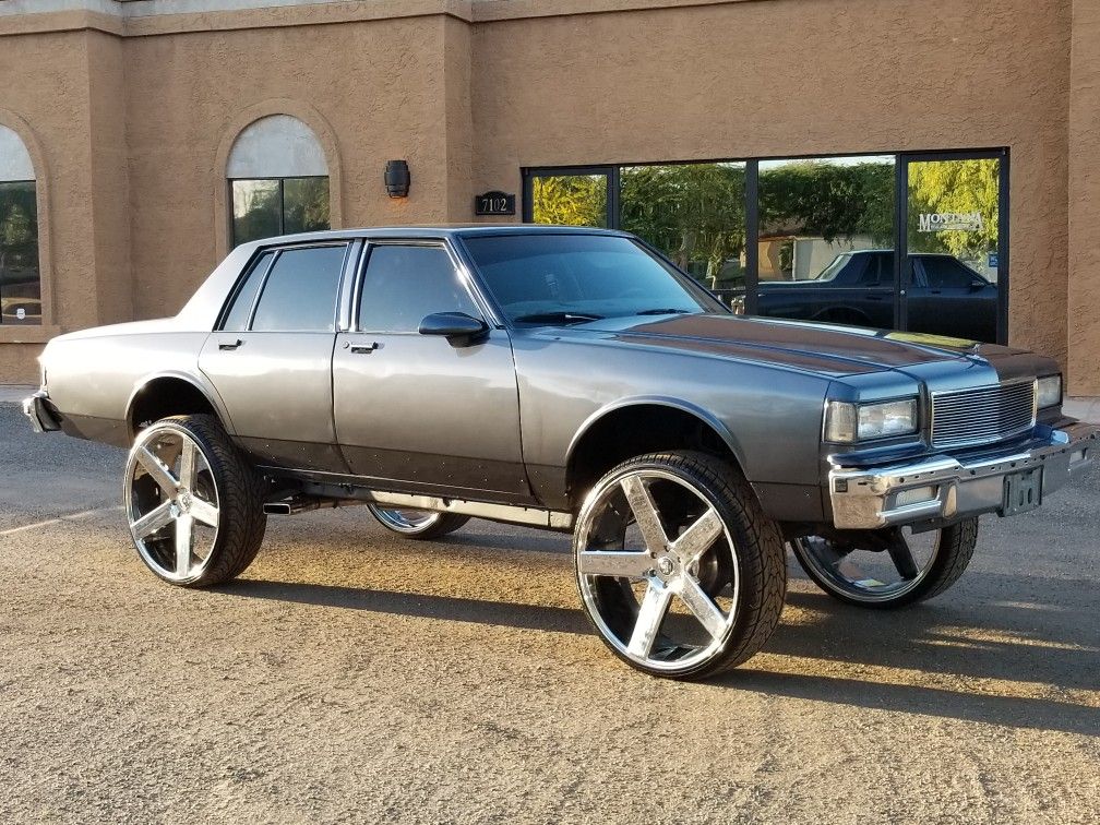 89 box caprice on 28s beats TVs & drs for Sale in Glendale