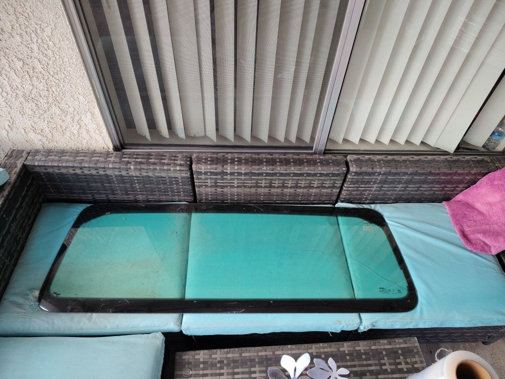 Jeep Gladiator Windshield 2023