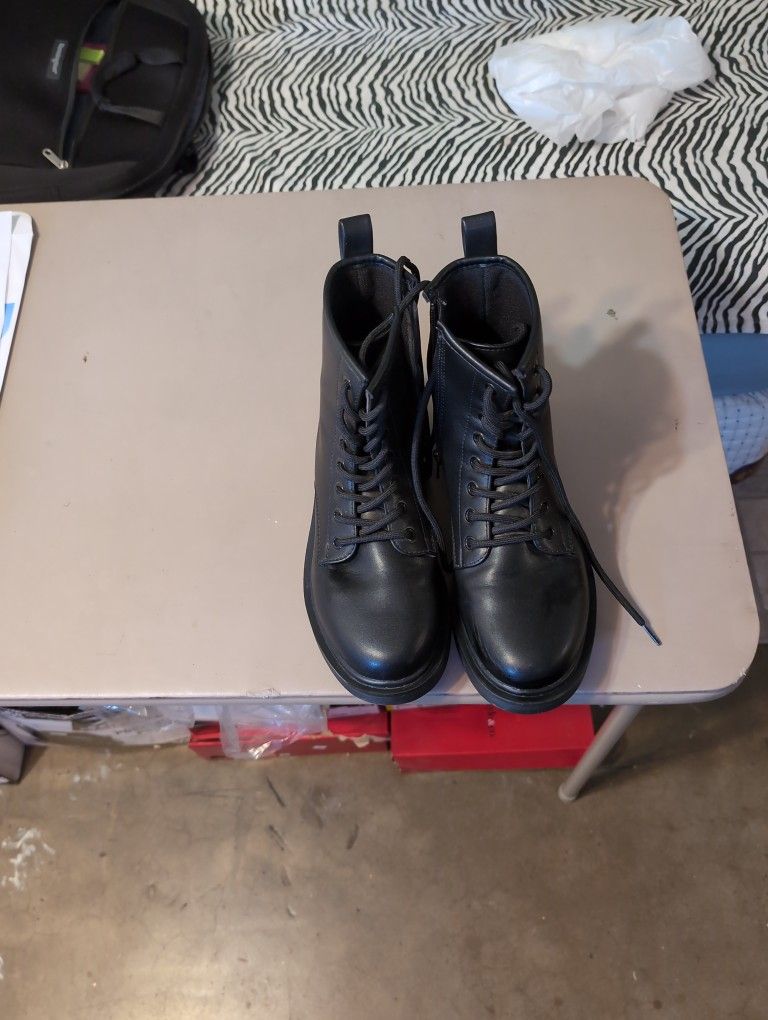 6  1/2 Boots
