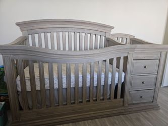 Sorelle Sedona 4-in-1 Convertible Crib and Changer