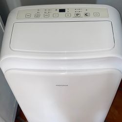 Insignia A/C Unit (Super cold Brand New)