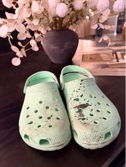 Crocs size10