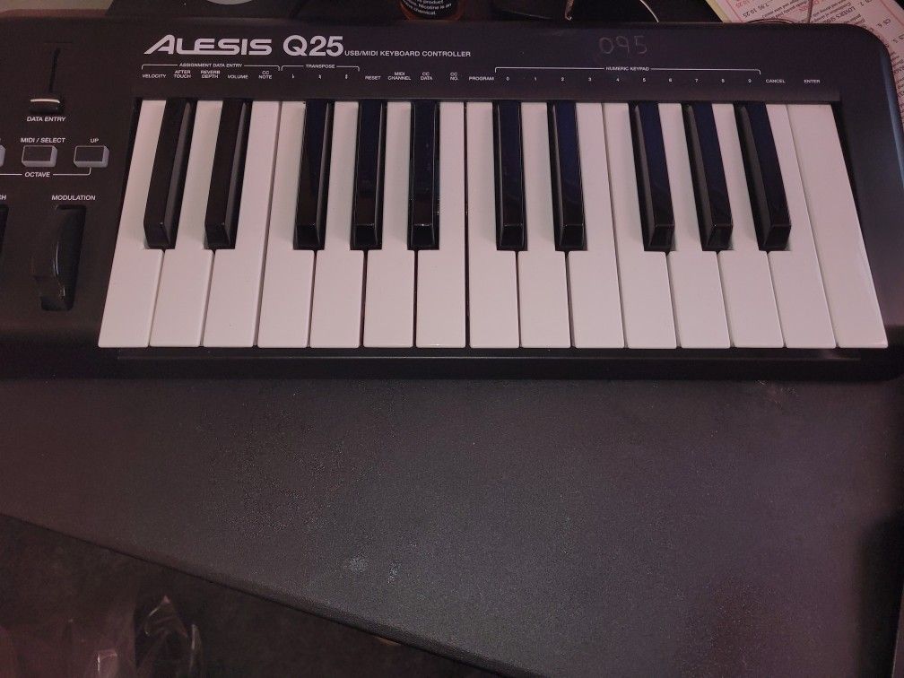 Alesis Q25 Midi Controller Keyboard