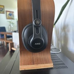 AKG K371 headphones In Great Condition
