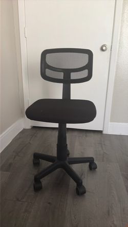 Black Mesh Office Chair with Wheels